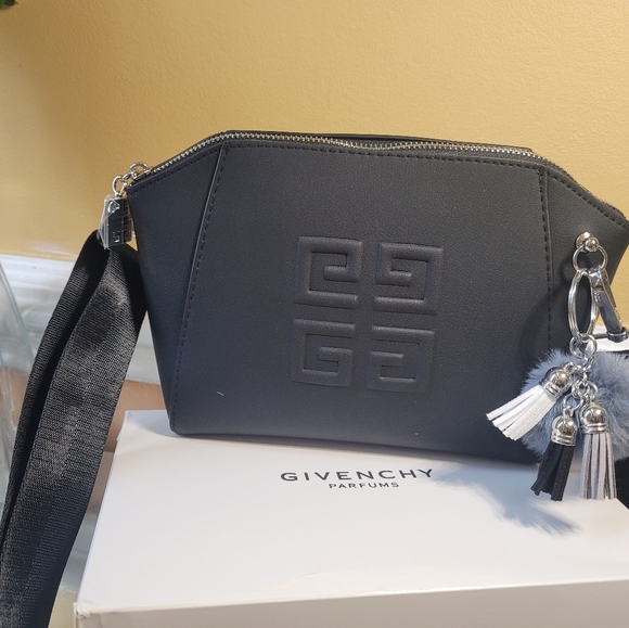 Givenchy pouch - Picture 15 of 17